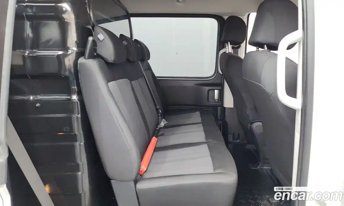 Hyundai Staria 2024 2.2 автомат (гидро), фото 17