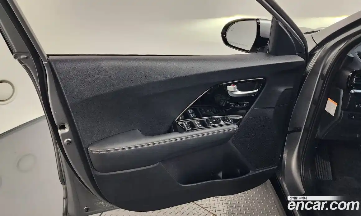 Kia Niro 2021 0.2 автомат (гидро), фото 14