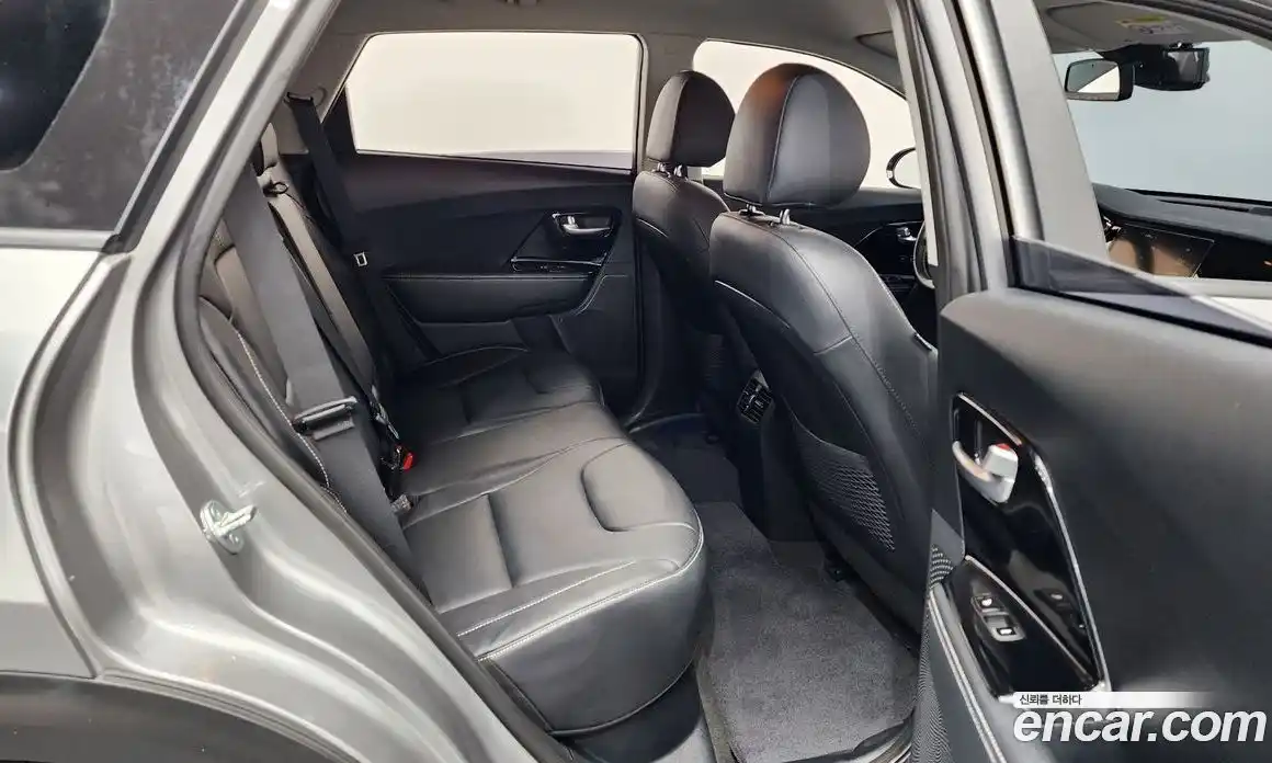 Kia Niro 2021 0.2 автомат (гидро), фото 17