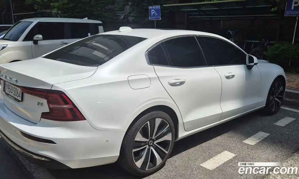 Volvo S60 2024 2.0 автомат (гидро), фото 17