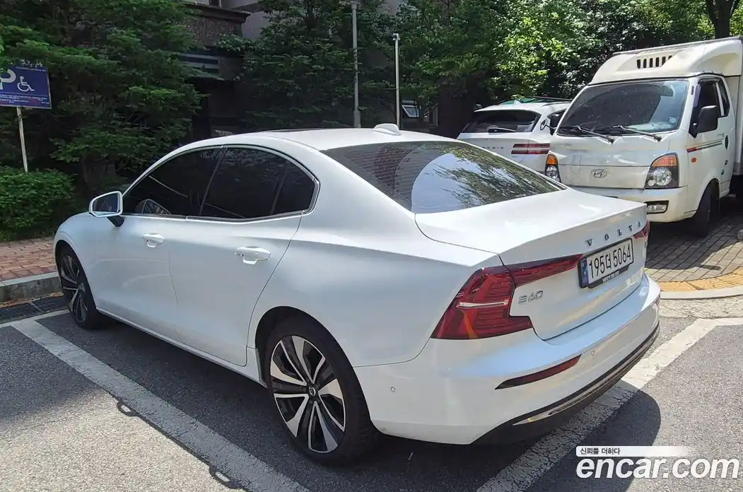 Volvo S60 2024 2.0 автомат (гидро), фото 2