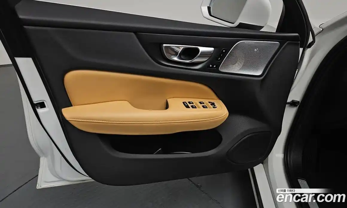 Volvo S60 2023 2.0 автомат (гидро), фото 13