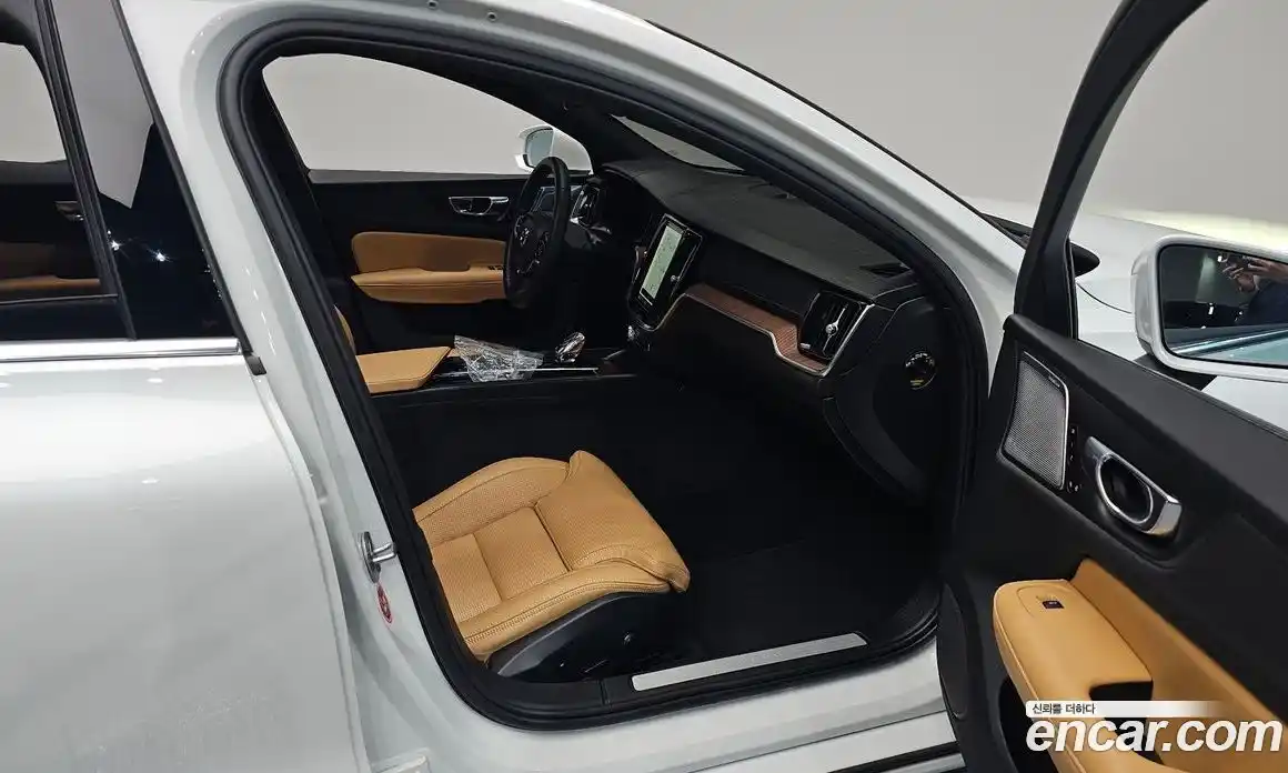 Volvo S60 2023 2.0 автомат (гидро), фото 15