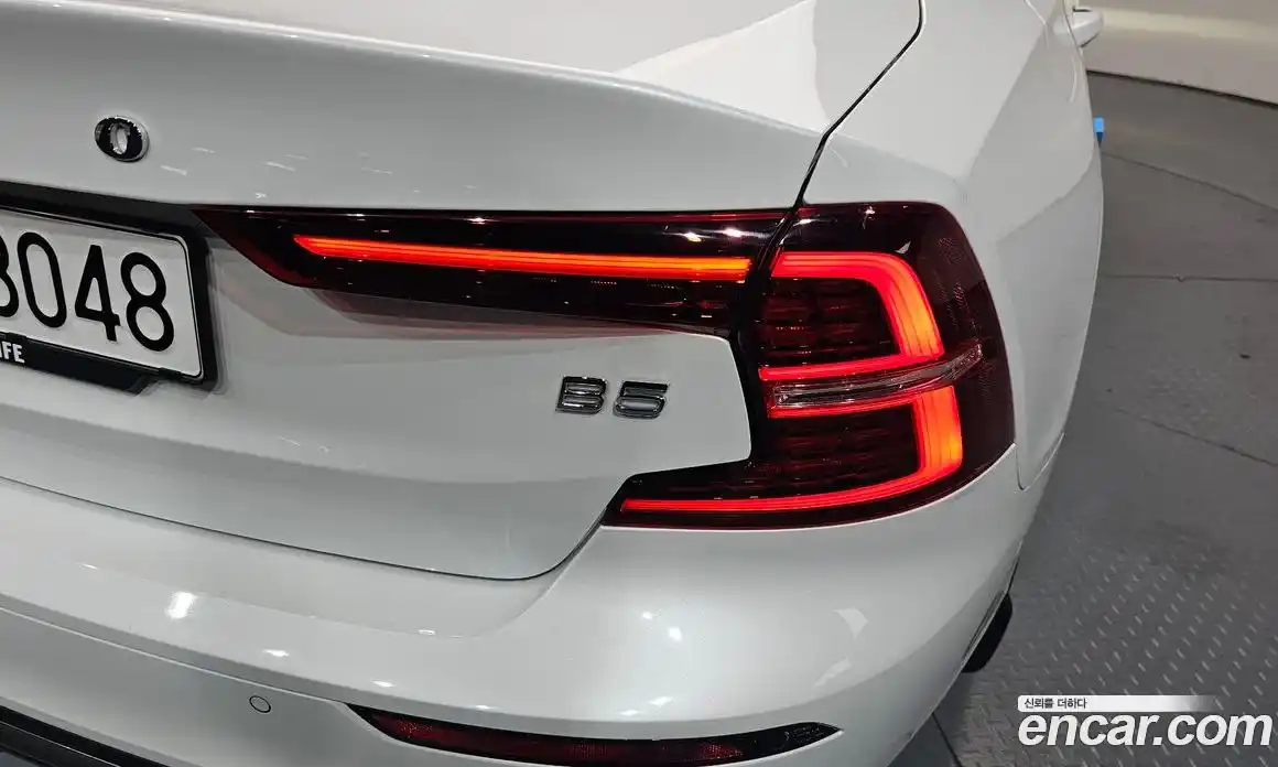 Volvo S60 2023 2.0 автомат (гидро), фото 8