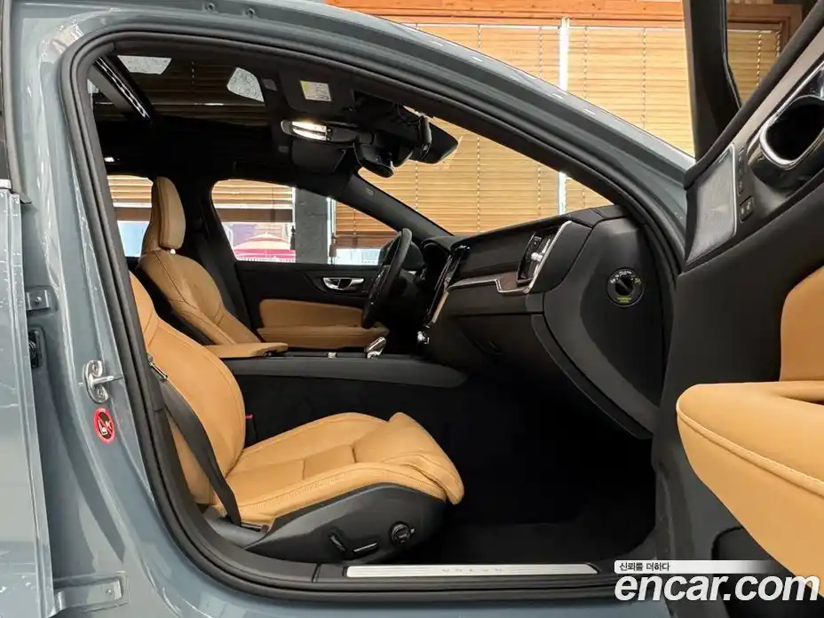 Volvo S60 2023 2.0 автомат (гидро), фото 14