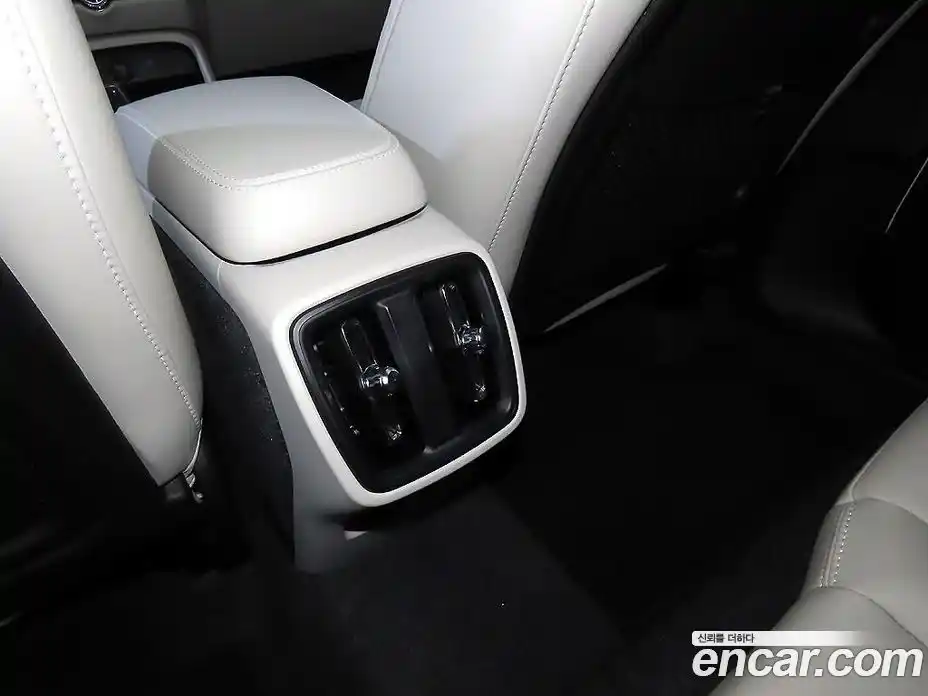 Volvo XC40 2026 2.0 автомат (гидро), фото 15