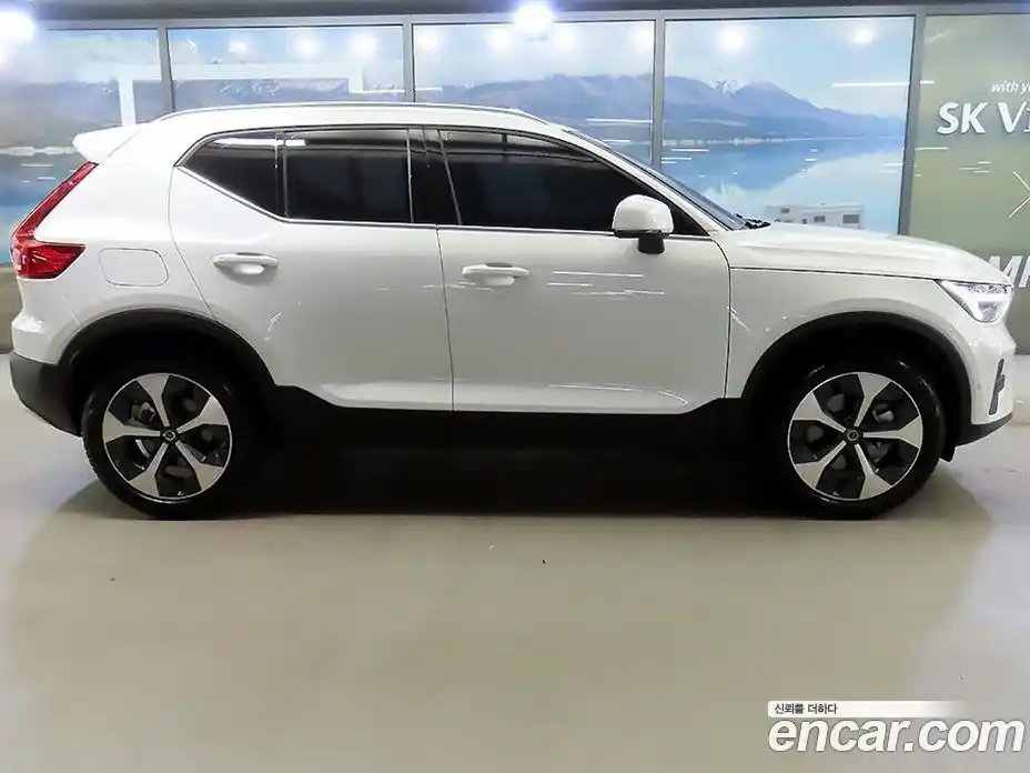 Volvo XC40 2026 2.0 автомат (гидро), фото 3