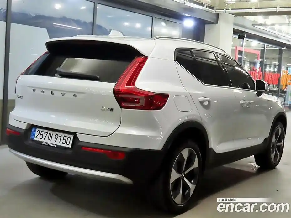 Volvo XC40 2026 2.0 автомат (гидро), фото 4