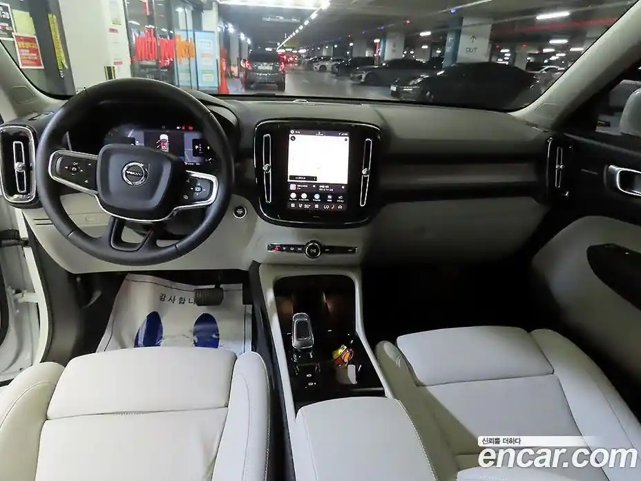 Volvo XC40 2026 2.0 автомат (гидро), фото 10