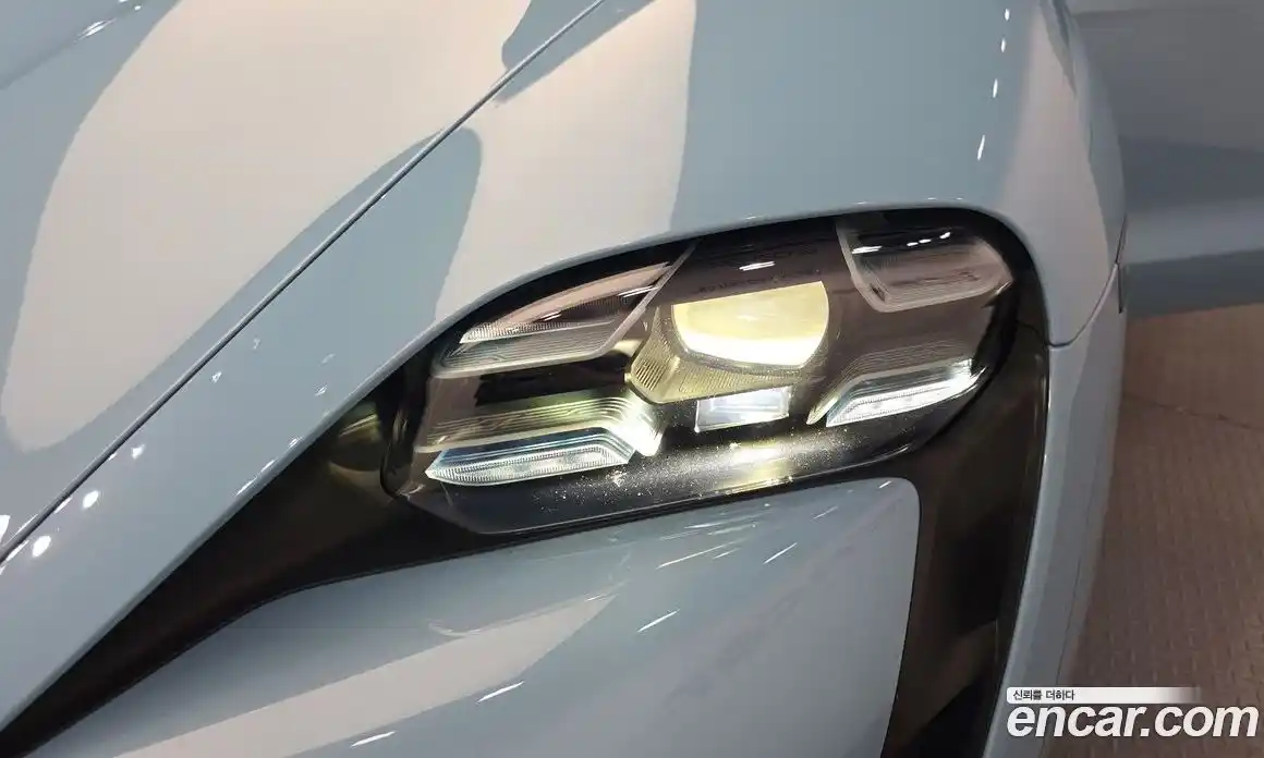 Porsche Taycan 2020 0.1 автомат (гидро), фото 8