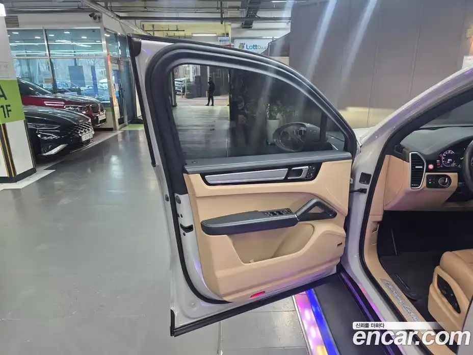 Porsche Cayenne 2023 3.0 автомат (гидро), фото 14