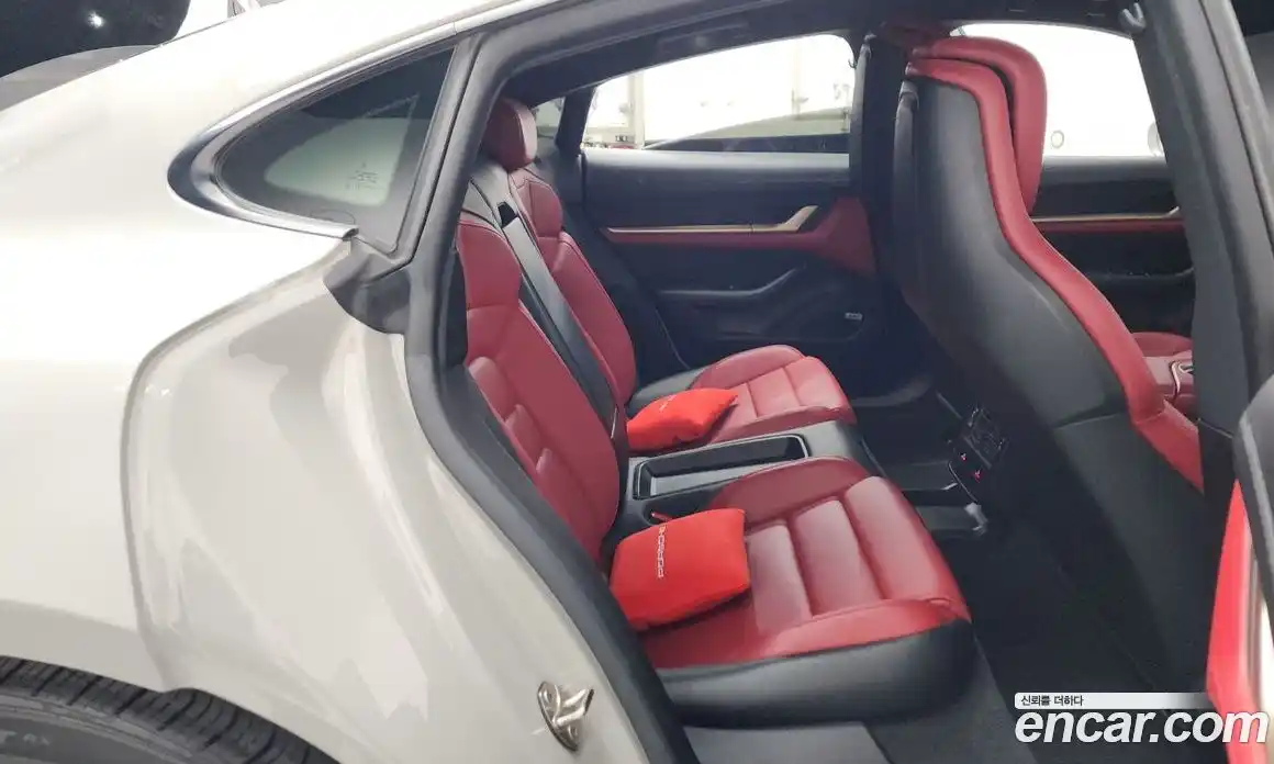 Porsche Taycan 2022 0.1 автомат (гидро), фото 17