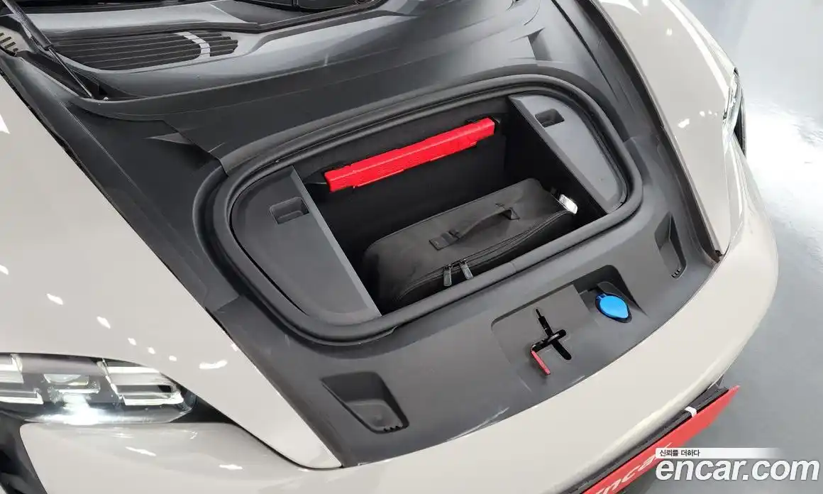Porsche Taycan 2022 0.1 автомат (гидро), фото 6