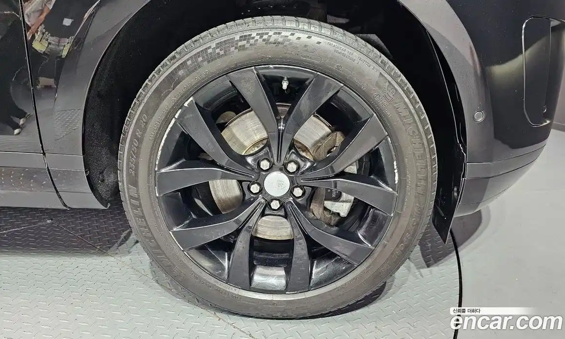 Land Rover Range Rover Evoque 2020 2.0 автомат (гидро), фото 7