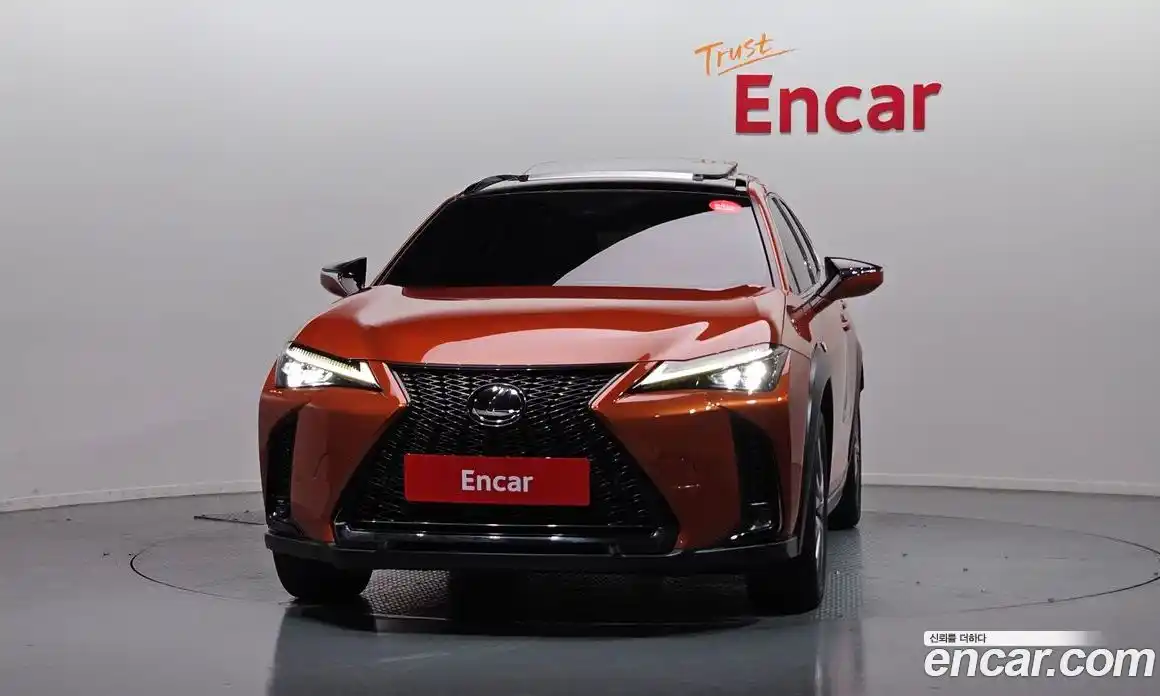 Lexus UX 2023 2.0 автомат (гидро), фото 3 Lexus UX 2023 2.0 автомат (гидро), фото 3