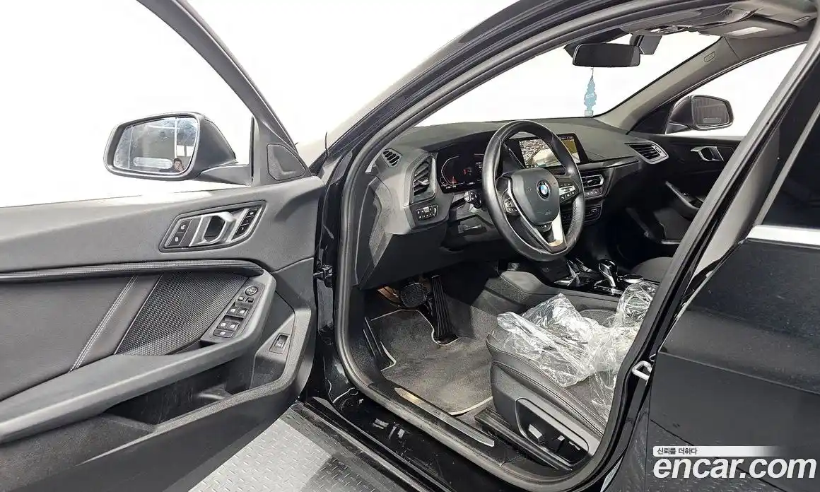 BMW 1 серия 2023 2.0 автомат (гидро), фото 13