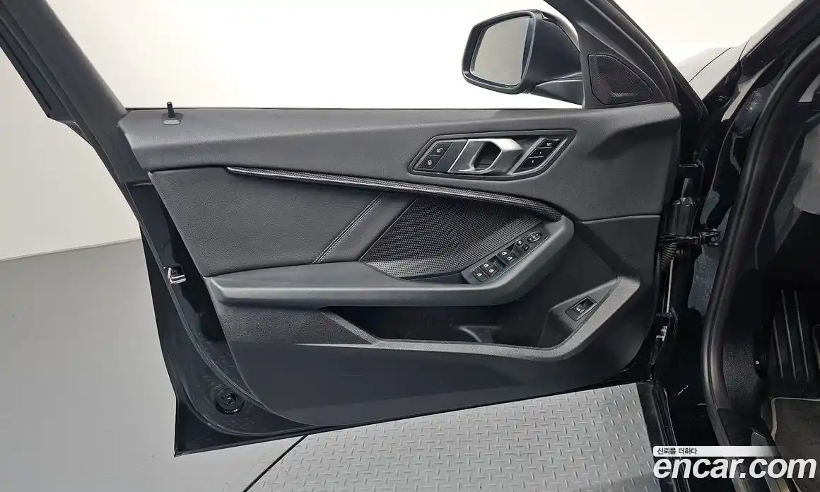 BMW 1 серия 2023 2.0 автомат (гидро), фото 14