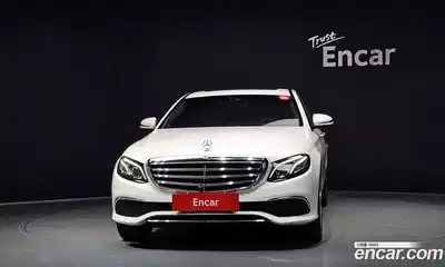 Mercedes-Benz E-Class 2018 2.0 автомат (гидро), миниатюра 3