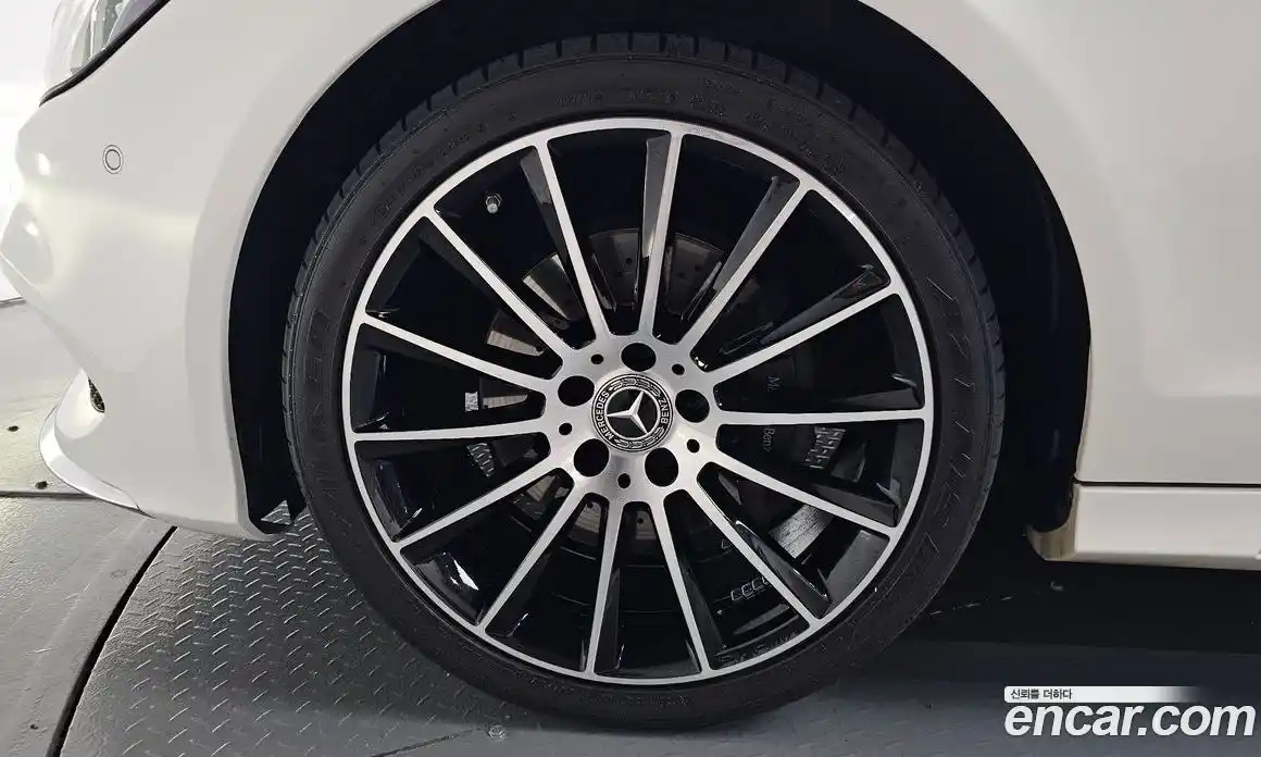 Mercedes-Benz CLS-Class 2017 2.1 гидро, фото 4 Mercedes-Benz CLS-Class 2017 2.1 гидро, фото 4