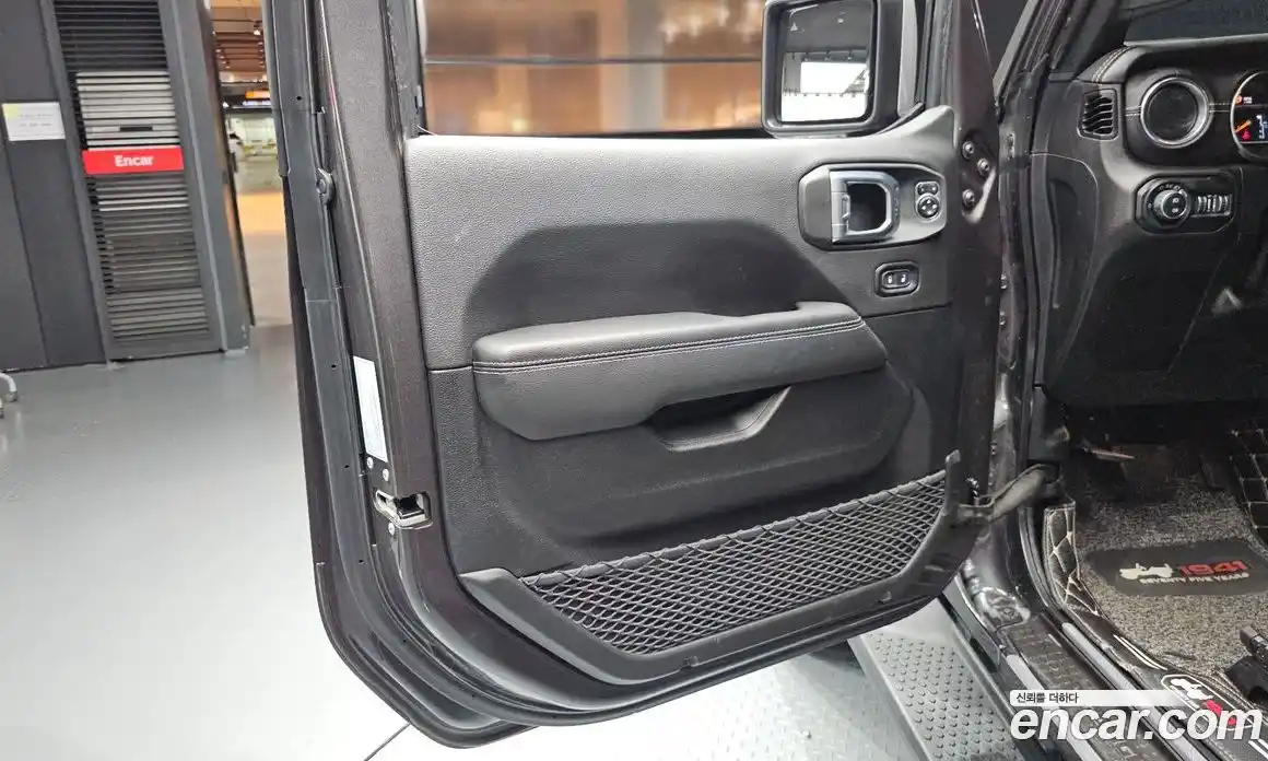Jeep Wrangler 2020 2.0 автомат (гидро), фото 14