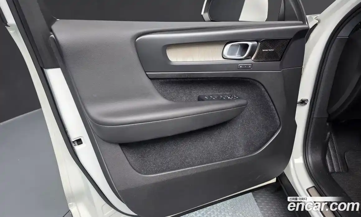 Volvo XC40 2020 2.0 автомат (гидро), фото 14
