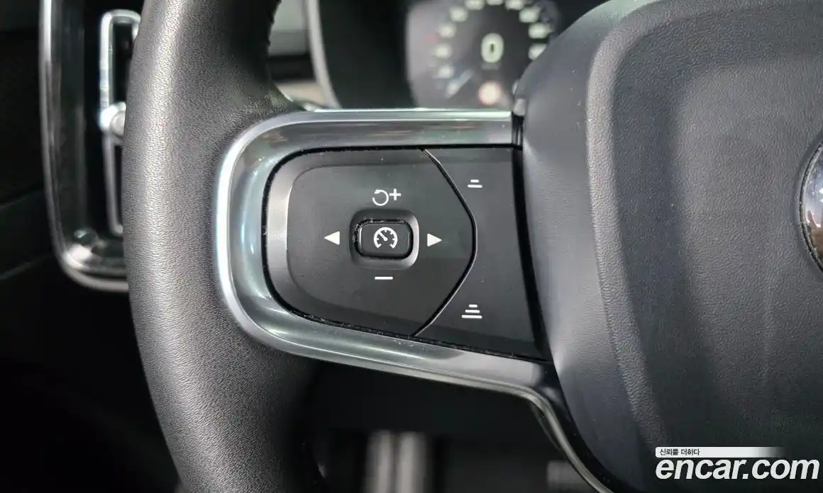 Volvo XC40 2020 2.0 автомат (гидро), фото 31