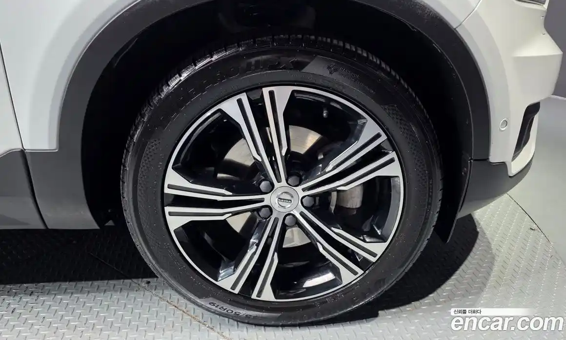 Volvo XC40 2020 2.0 автомат (гидро), фото 7