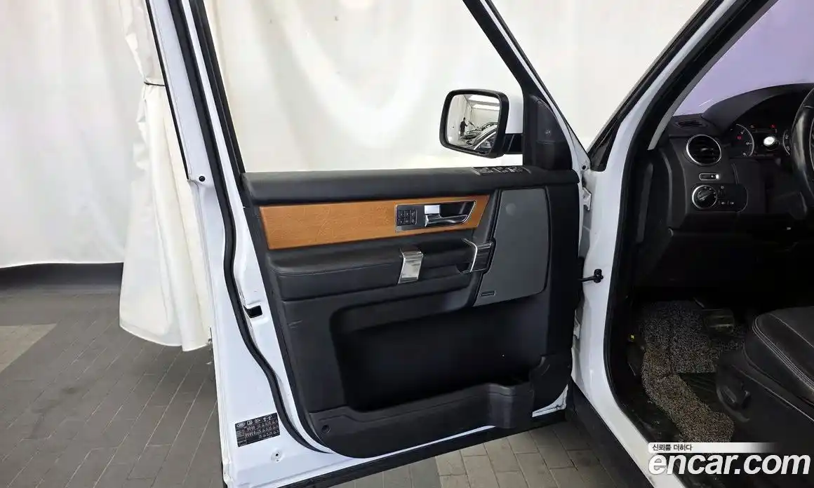 Land Rover Discovery 2013 3.0 автомат (гидро), фото 14