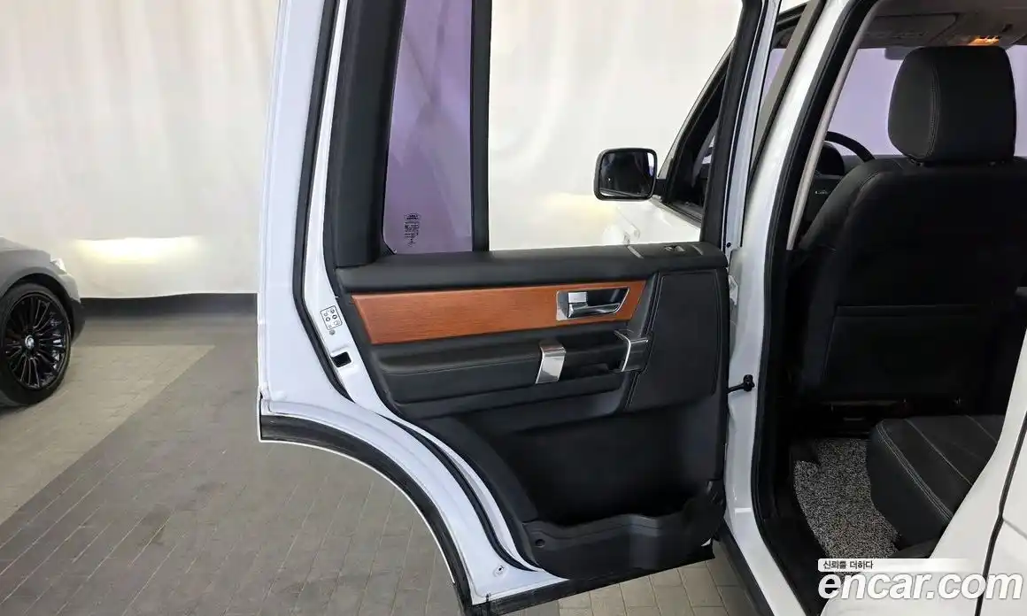 Land Rover Discovery 2013 3.0 автомат (гидро), фото 15