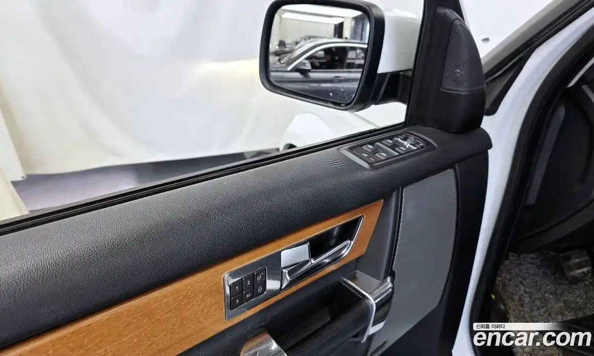 Land Rover Discovery 2013 3.0 автомат (гидро), фото 31