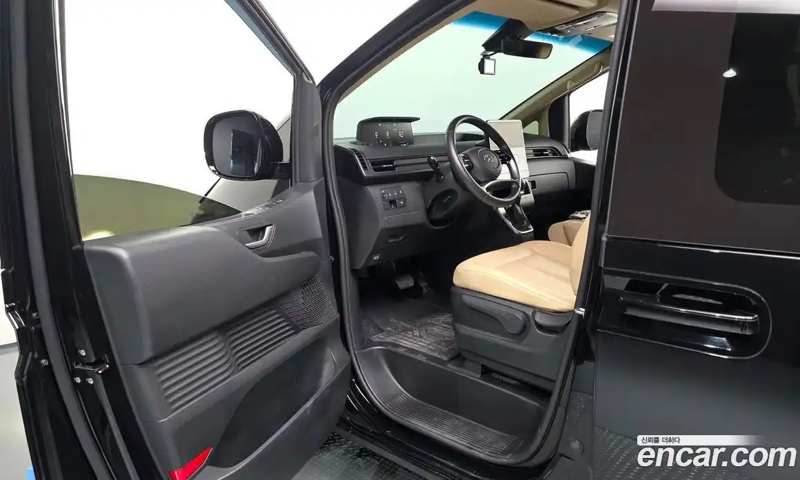 Hyundai Staria 2023 2.2 автомат (гидро), фото 13