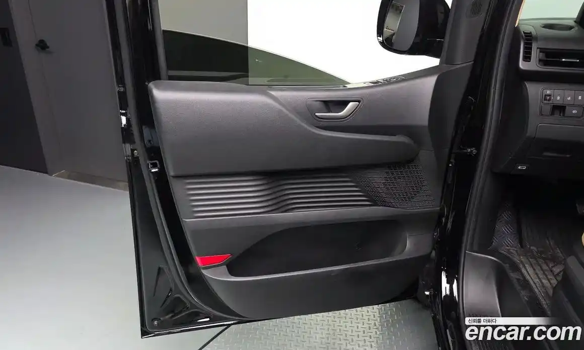 Hyundai Staria 2023 2.2 автомат (гидро), фото 14