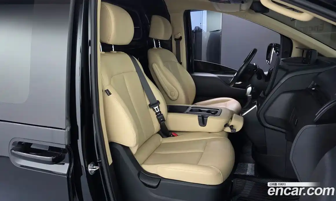 Hyundai Staria 2023 2.2 автомат (гидро), фото 17
