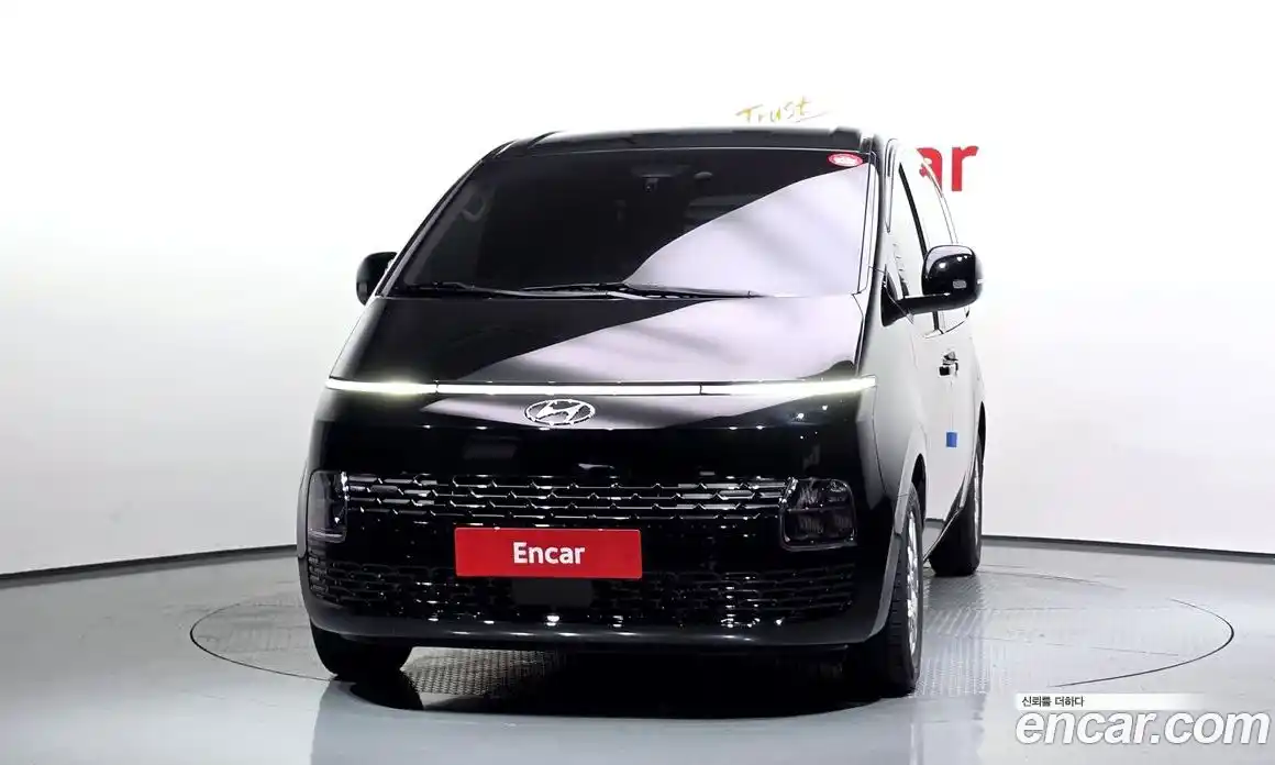 Hyundai Staria 2023 2.2 автомат (гидро), фото 3