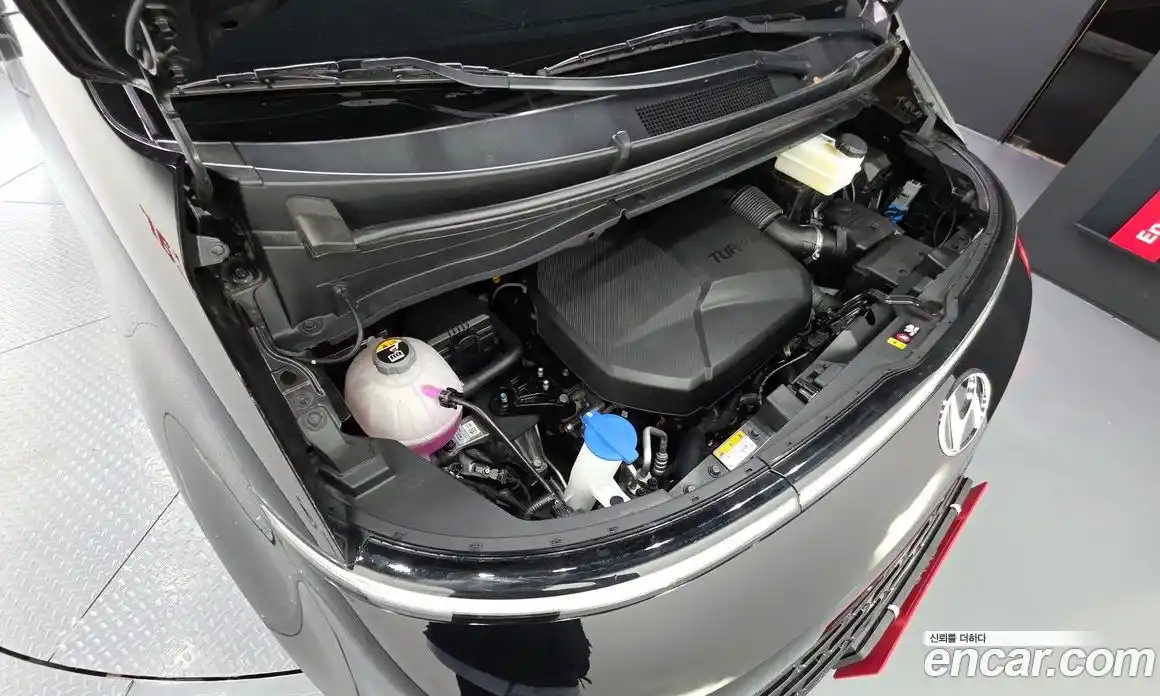 Hyundai Staria 2023 2.2 автомат (гидро), фото 6