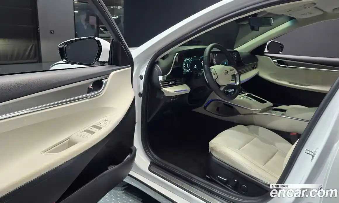 Hyundai Grandeur 2022 2.5 автомат (гидро), фото 13