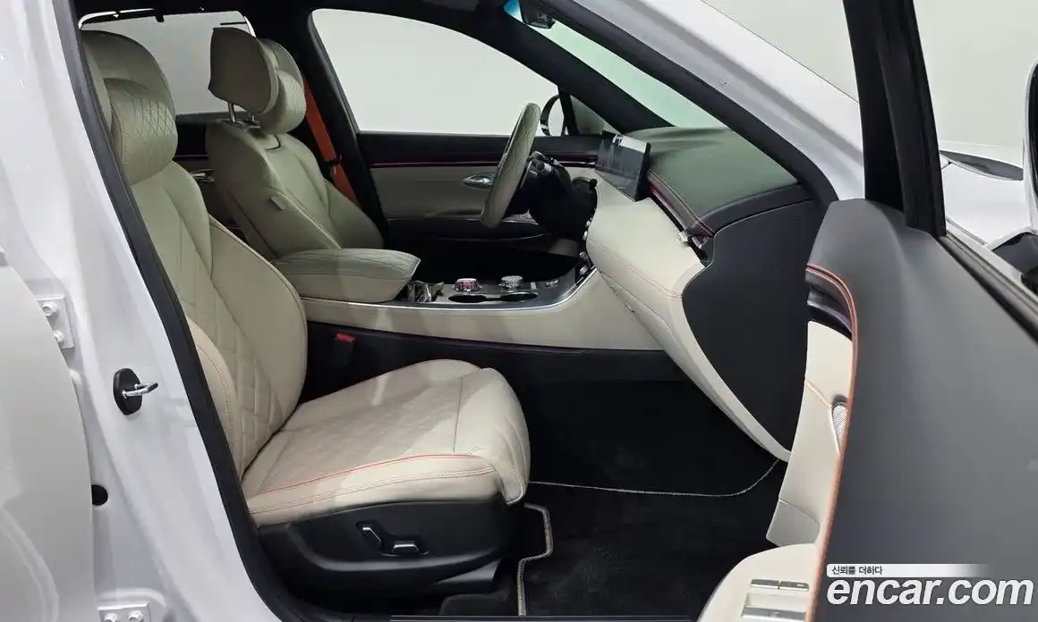 Genesis GV70 2025 2.5 автомат (гидро), фото 11