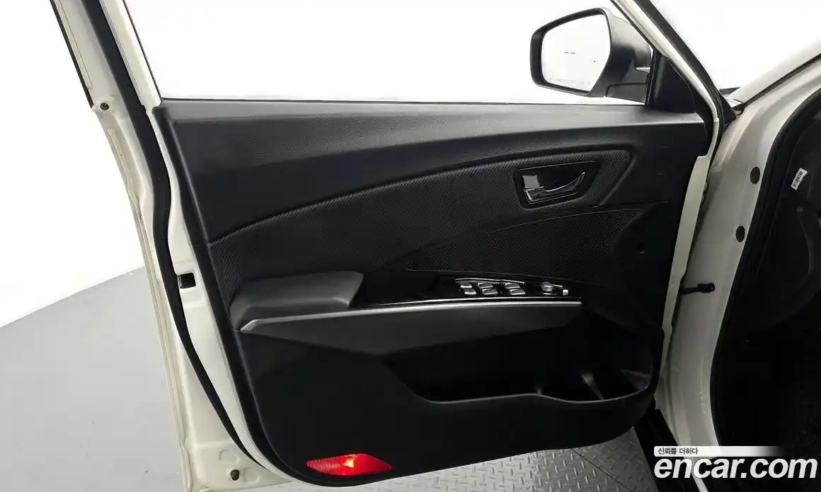 SsangYong TIBOLI 2017 1.6 автомат (гидро), фото 14