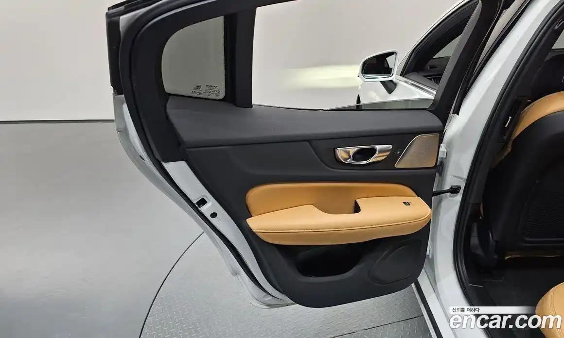 Volvo S60 2023 2.0 автомат (гидро), фото 15