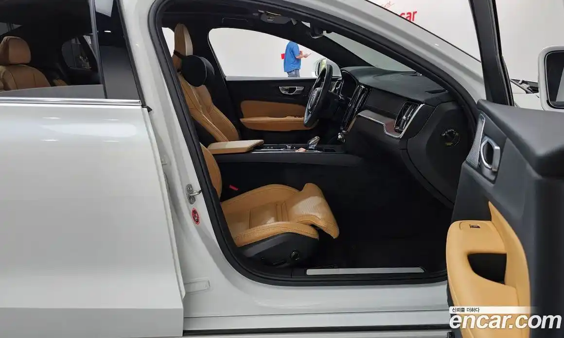 Volvo S60 2023 2.0 автомат (гидро), фото 16