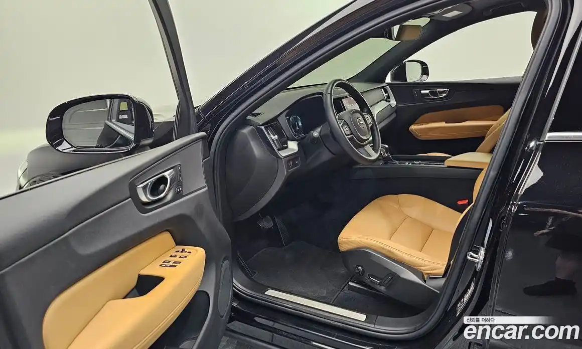 Volvo XC60 2018 2.0 автомат (гидро), фото 13