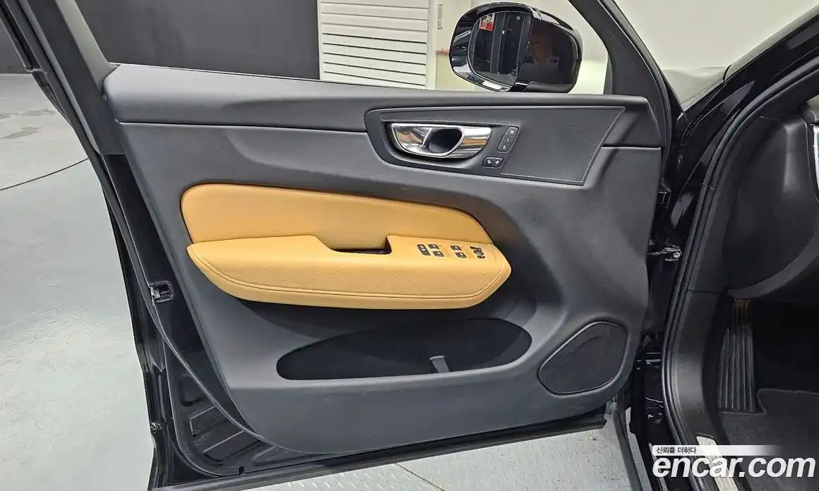 Volvo XC60 2018 2.0 автомат (гидро), фото 14