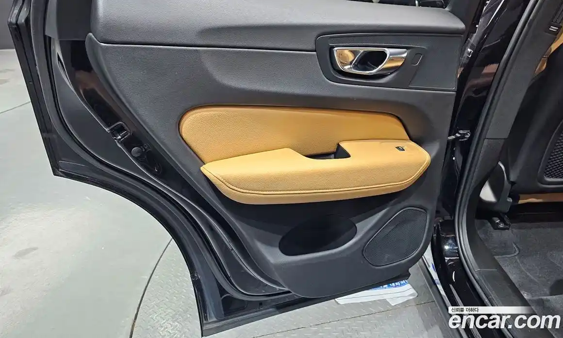 Volvo XC60 2018 2.0 автомат (гидро), фото 15