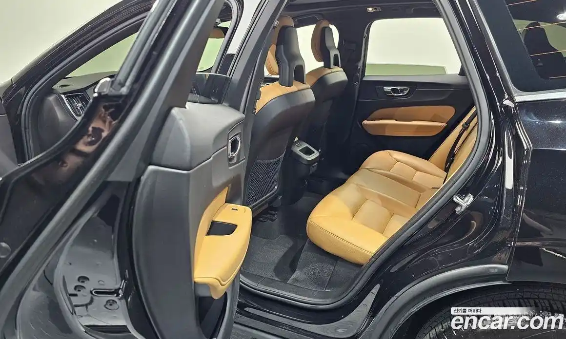 Volvo XC60 2018 2.0 автомат (гидро), фото 16
