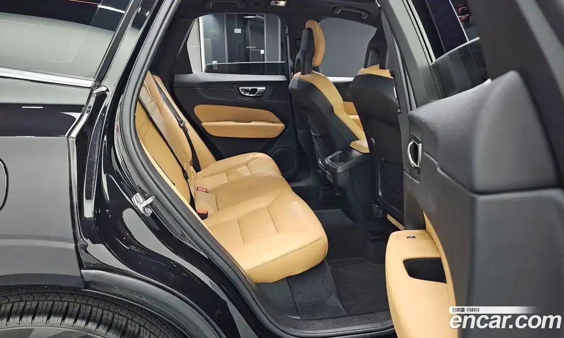 Volvo XC60 2018 2.0 автомат (гидро), фото 18