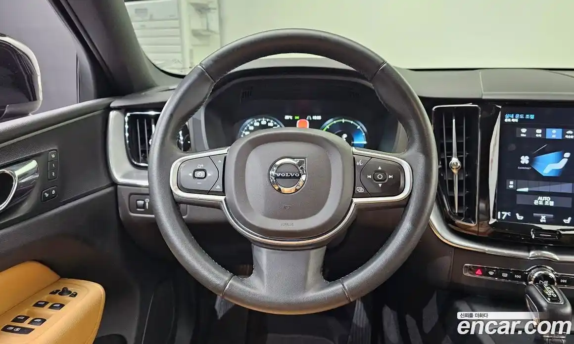 Volvo XC60 2018 2.0 автомат (гидро), фото 19