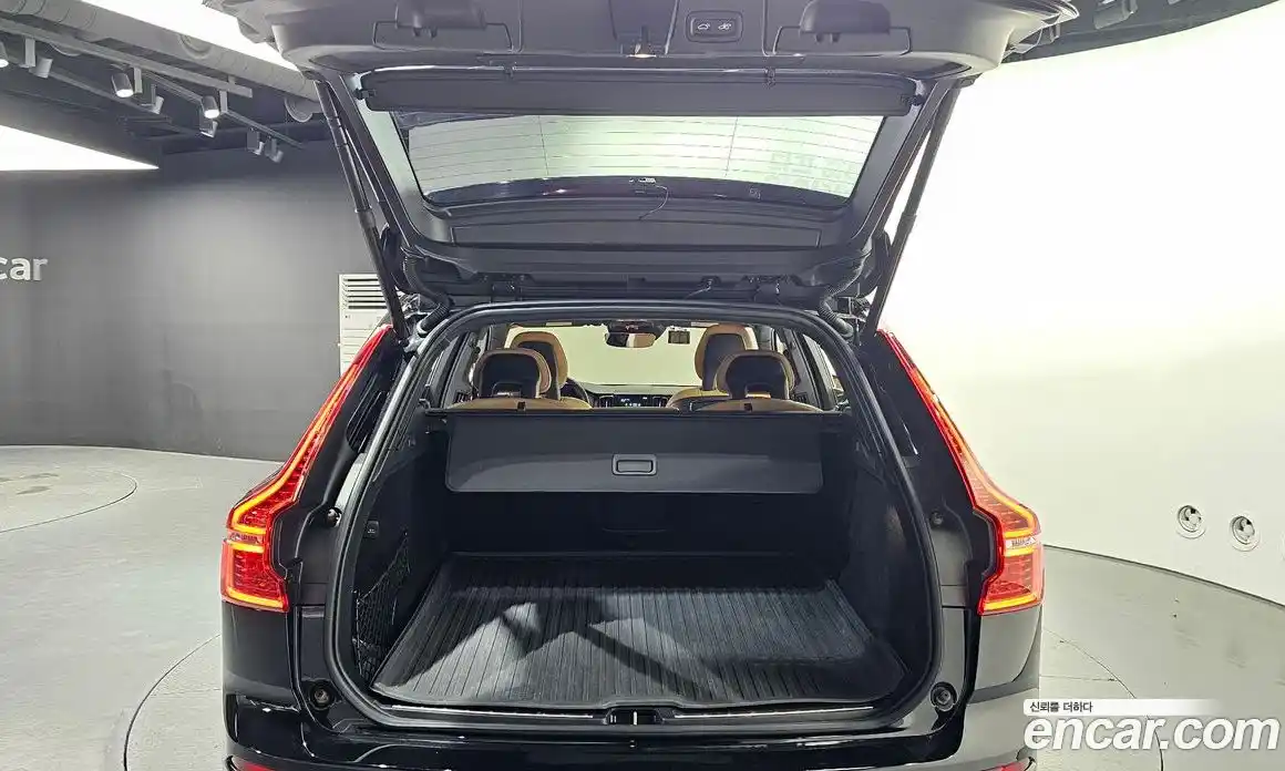 Volvo XC60 2018 2.0 автомат (гидро), фото 26