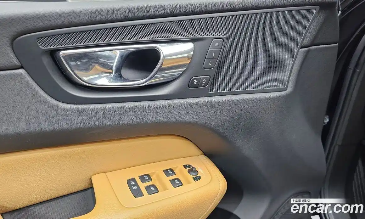 Volvo XC60 2018 2.0 автомат (гидро), фото 27