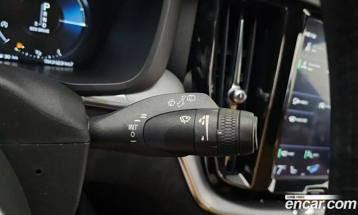 Volvo XC60 2018 2.0 автомат (гидро), фото 29