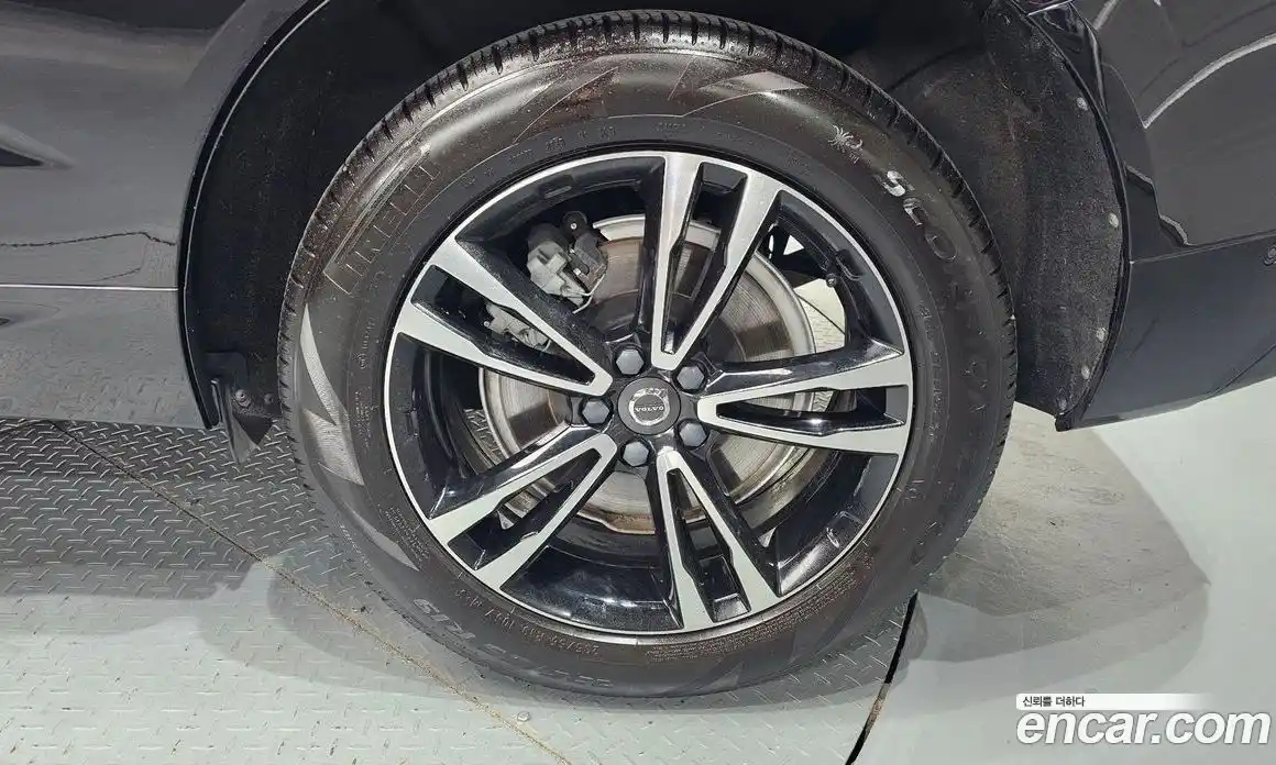 Volvo XC60 2018 2.0 автомат (гидро), фото 5